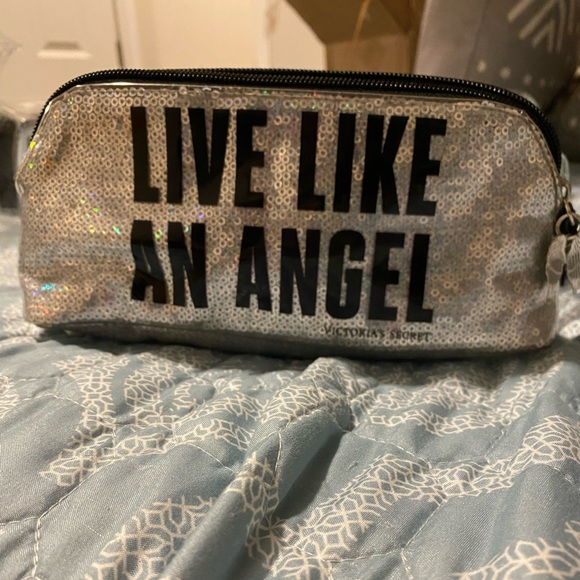 Victoria secret pouch - Picture 1 of 4
